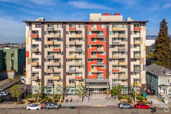 Foto del edificio - Satellite Central