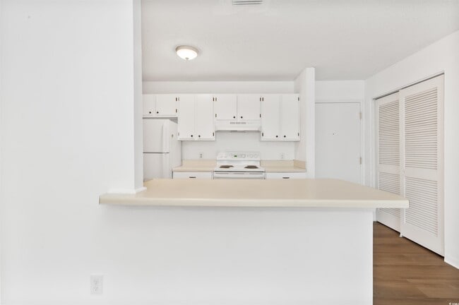 Building Photo - 6840 Blue Heron Blvd