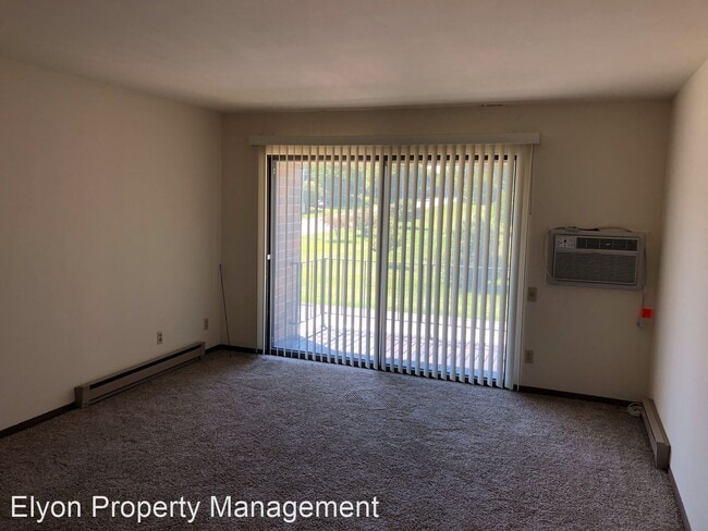 Building Photo - 8852-8852 39th Ave