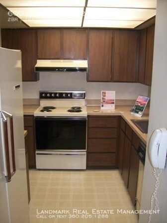 Building Photo - Beautiful State St. condo with ocean views!