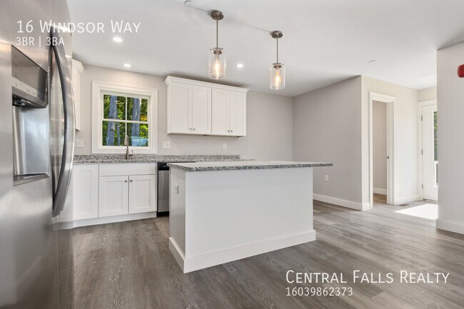 Building Photo - 3BR 2.5 Bath  Townhouse with 2 Car Garage