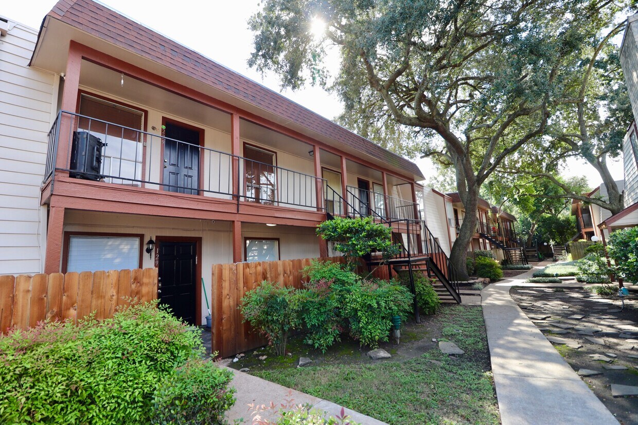 Foto del edificio - 5929 Queensloch Dr