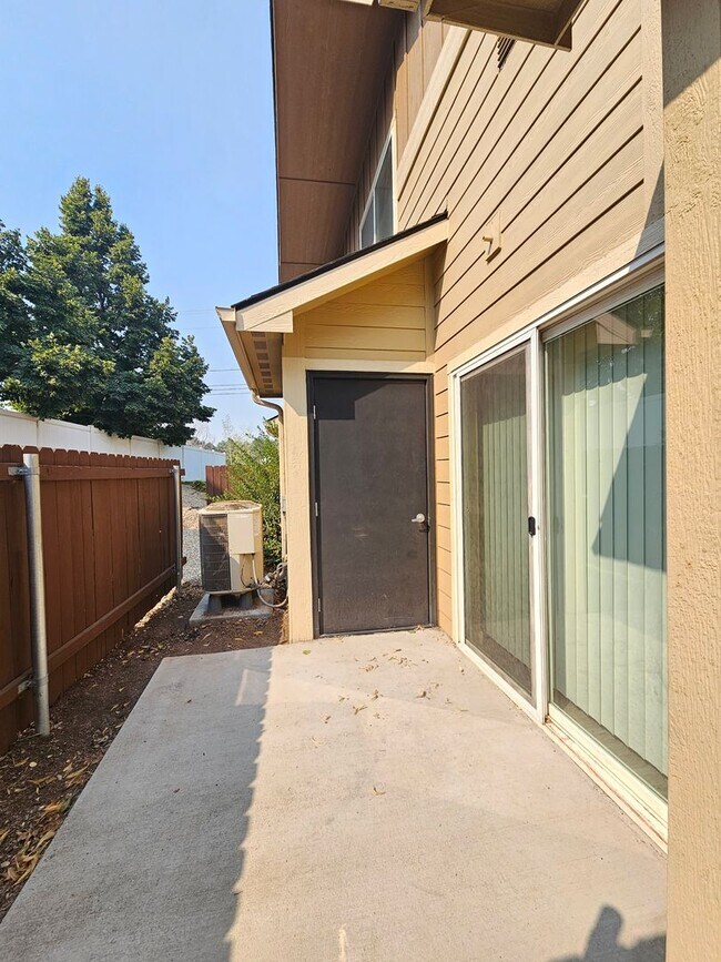 Building Photo - Shallow Creek O