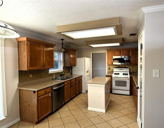 Building Photo - 22402 Rangeview Dr