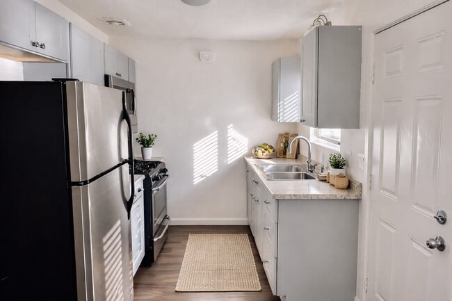 Building Photo - 36947 Melrose Dr