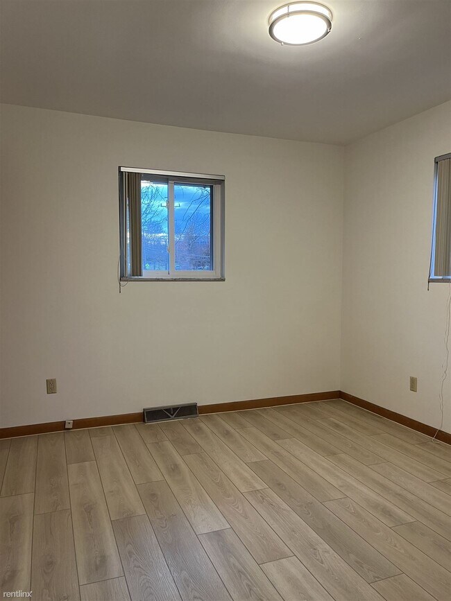 Foto del edificio - 2 br, 1 bath Triplex - 621 Broad St