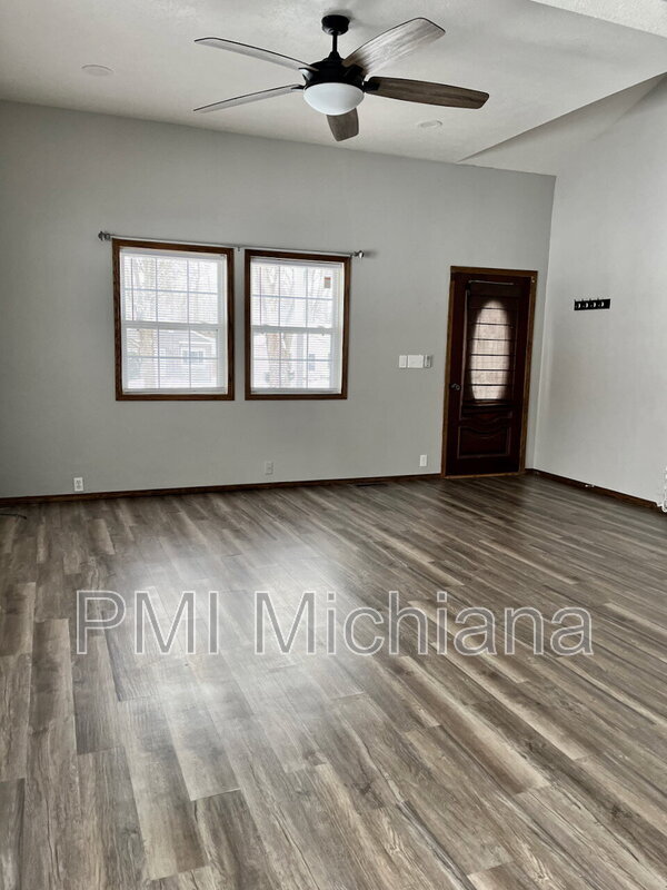 Foto del edificio - 19901 Oakdale Ave