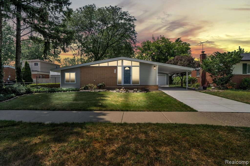 Primary Photo - 229 Redwood Dr