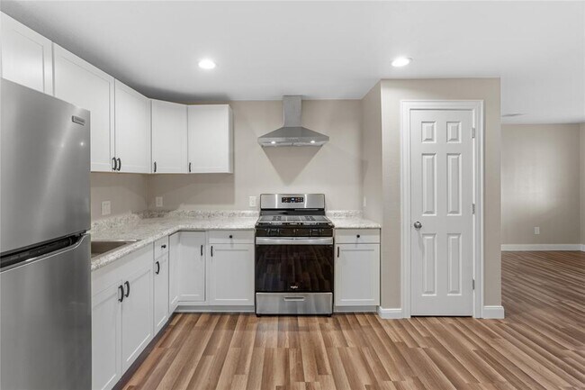 Building Photo - 1013 Walnut Ave