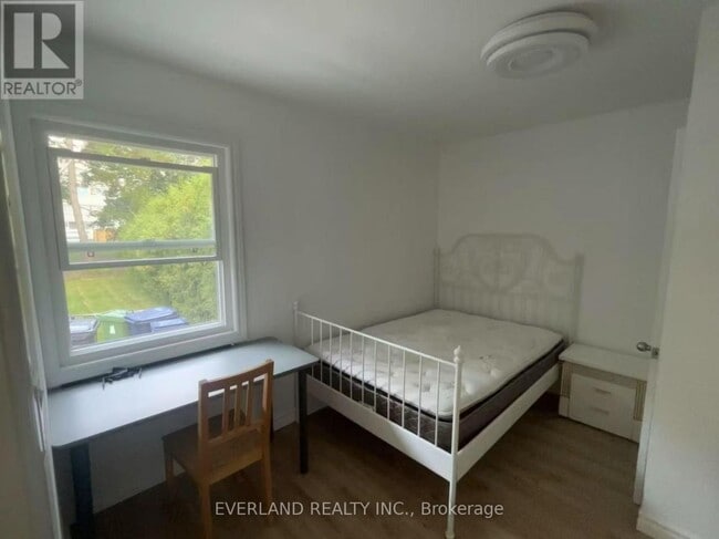 Building Photo - 52 Fairglen Ave