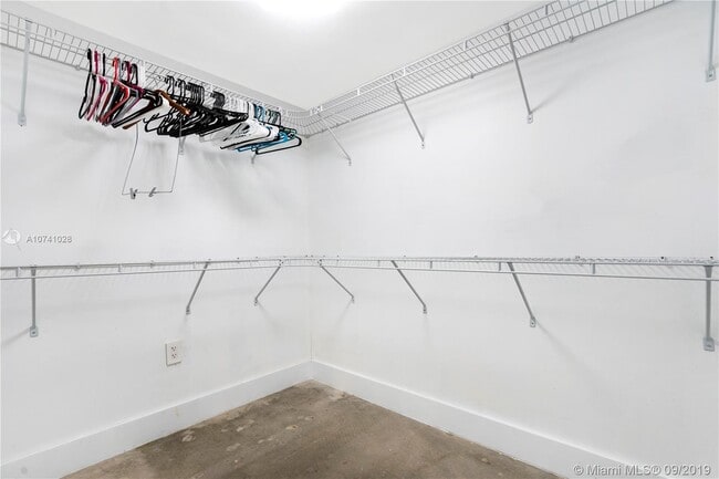 Building Photo - 155 Isle of Venice Dr