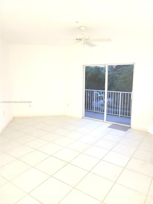 Foto del edificio - 5660 NW 115th Ct