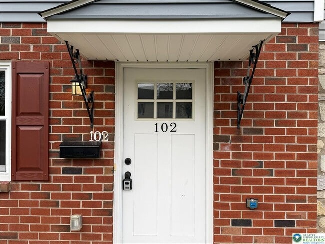 Building Photo - 102 Linda Ct N