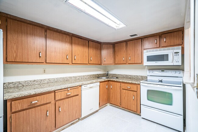 Building Photo - 223  Atlantic Avenue 2d Palm Beach Fl 33480