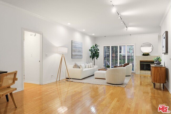 Foto del edificio - 11737 Darlington Ave