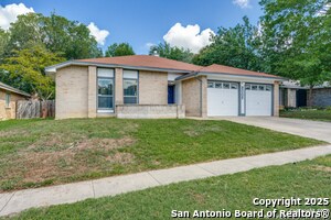 Foto del edificio - 8009 Forest Ash