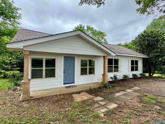 Building Photo - 2061 Lindsay Ln S