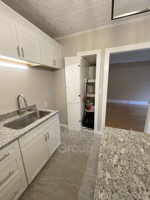 Foto del edificio - 636 Summer St