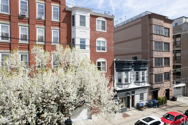 Building Photo - 521 Adams St