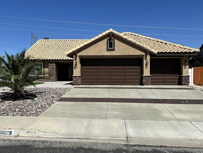Building Photo - 12660 High Desert Rd