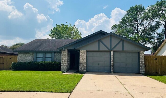 Building Photo - 10530 Sagebluff Dr