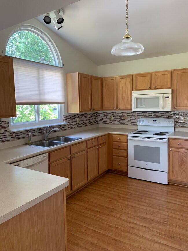 Foto del edificio - 7188 Oak Stream Dr