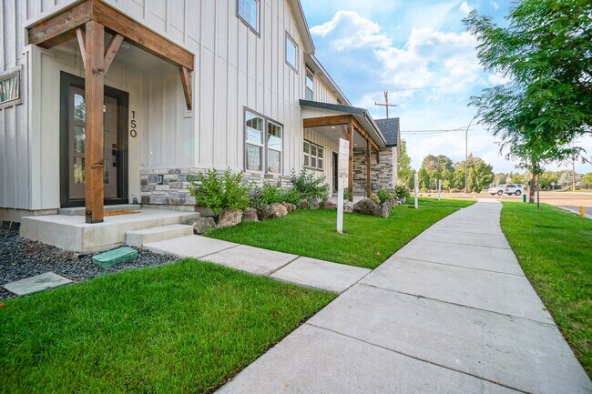 Foto del edificio - 150 N Edgewood Ln