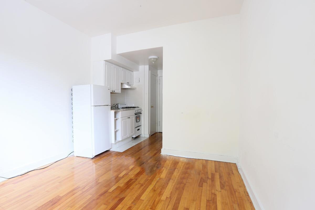 Primary Photo - 257 E 61st St