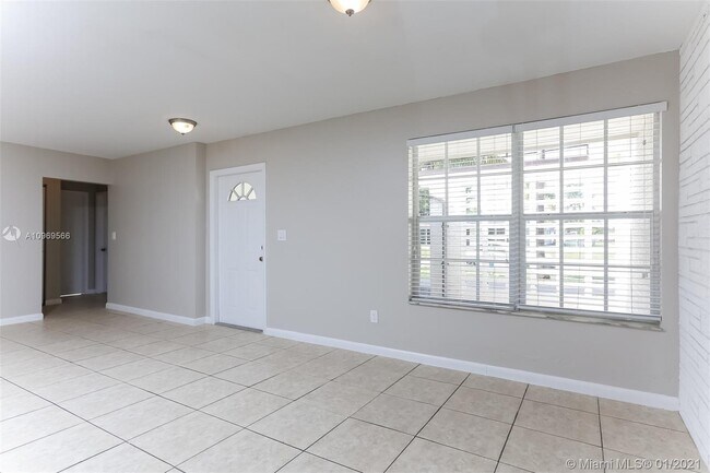 Building Photo - 2230 NW 42nd Ave