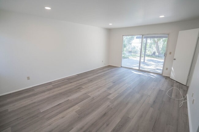 Building Photo - Charming Single-Story 3-Bedroom Home in Canyon Country!