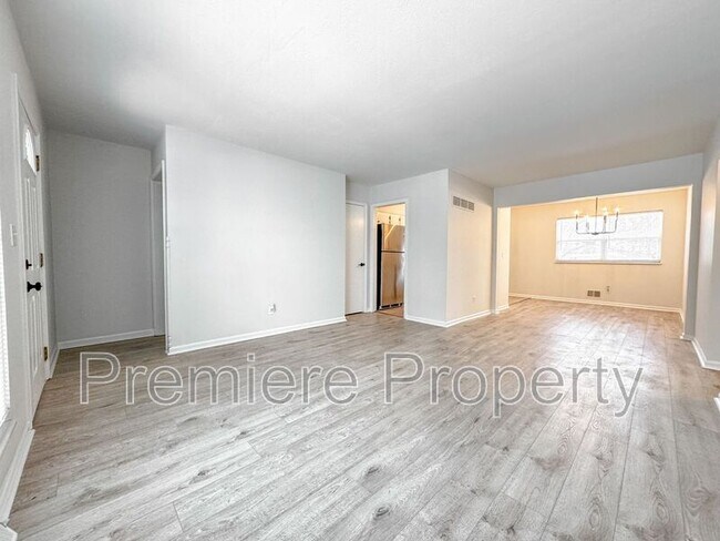 Building Photo - 1602 SW Sunset St