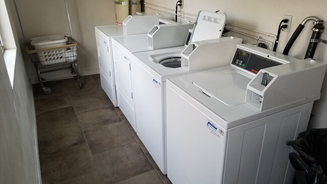 Foto del edificio - 1814 Grismer Ave