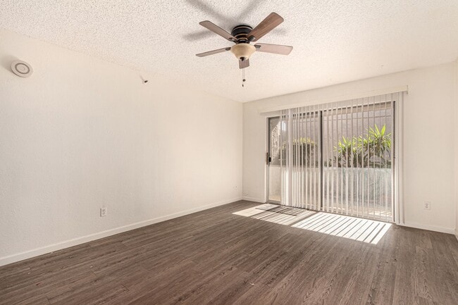 Building Photo - Affordable Luxury in a Gated Community - *...