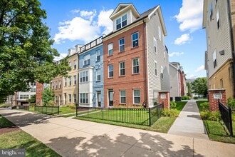 Building Photo - 2431 Glenallan Ave