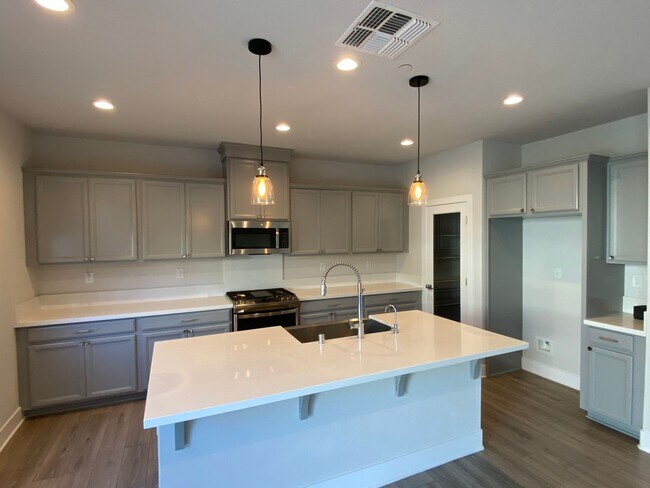 Foto del edificio - Coming soon  - Beautiful and NEW 4 bed / 3 Bath