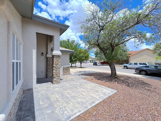 Building Photo - West El Paso 3bed/2bath refrig A/C Home