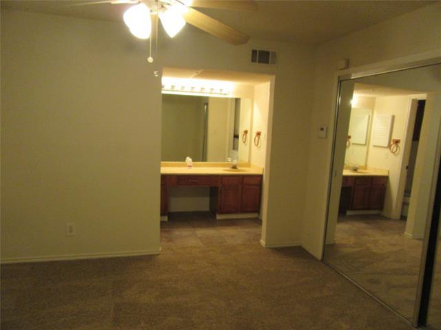 Foto del edificio - 9825 Walnut St