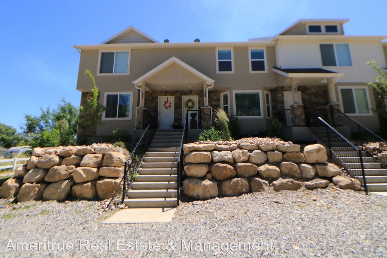 Foto principal - 3 br, 2.5 bath House - 155 South 300 West