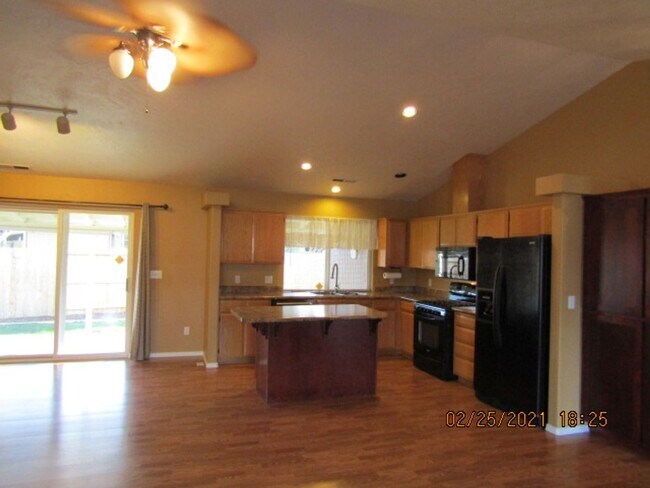 Foto del edificio - 3 bedroom 2 bathroom at the End of the cul-de-sac Home with RV Parking