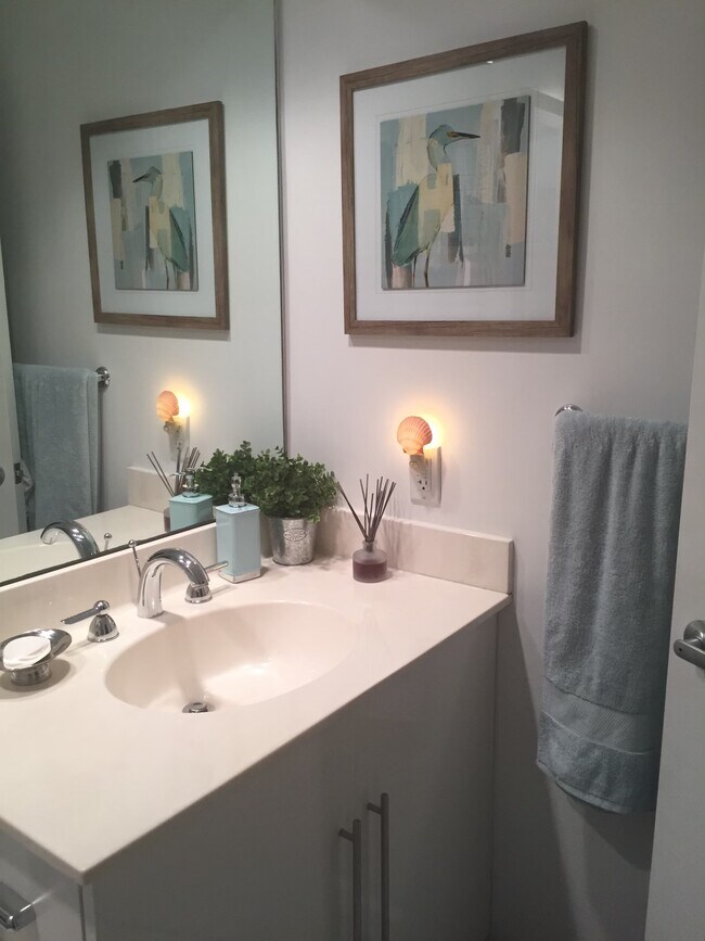 bathroom - 3001 S Ocean Dr