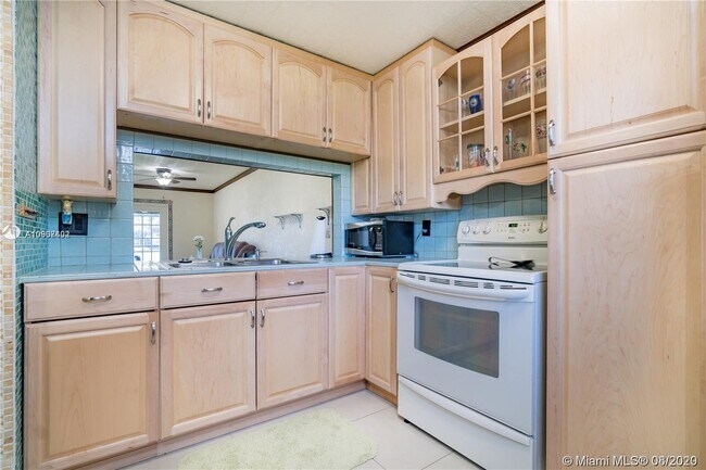 Building Photo - 170 NW 92nd Ave