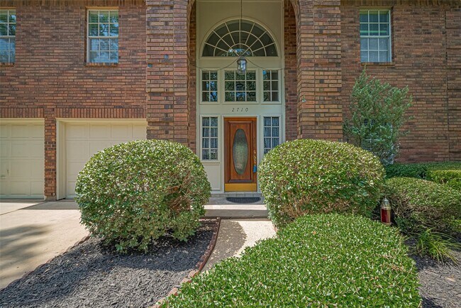 Foto del edificio - 2710 Double Lake Dr