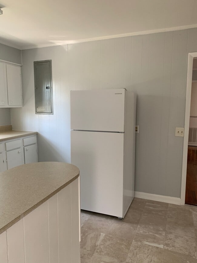 Building Photo - FOR RENT