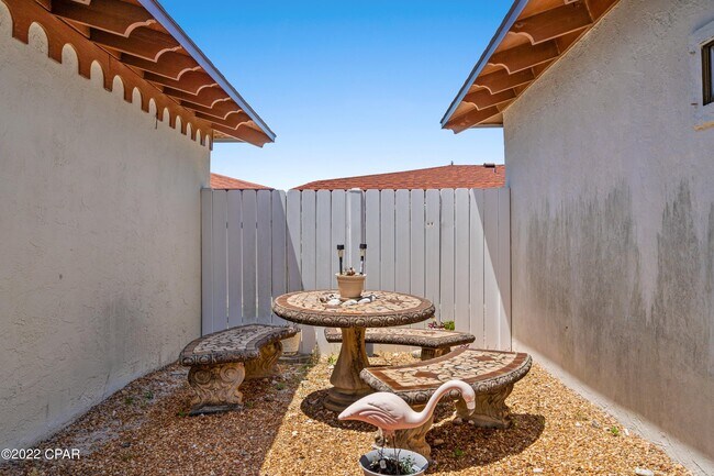 Building Photo - 5500 Beach Dr