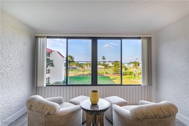 Foto del edificio - 7402 Lake Breeze Dr