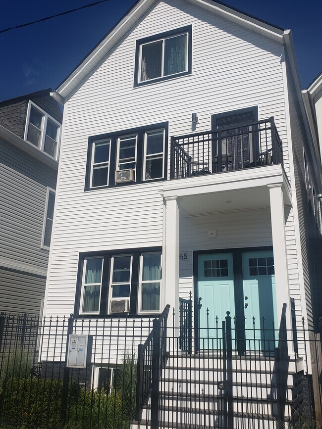 Building Photo - 1855 N Mozart St
