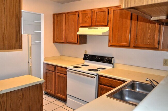 Foto del edificio - 10500 Lake June Rd