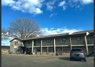 Building Photo - 320 S Wyandotte Ave