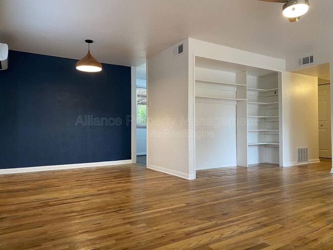 Photo - 2605 Lark Dr House