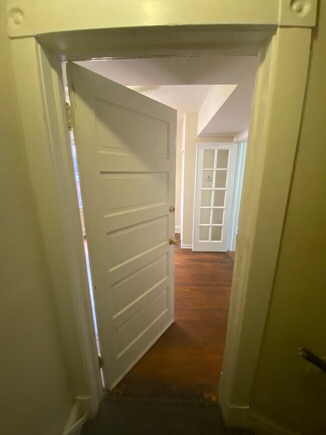 Building Photo - 3009 Ellwood Ave